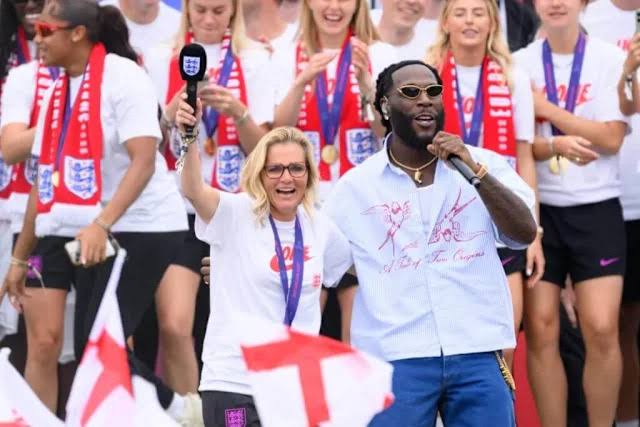 “Sarina Wiegman Dances with Burna Boy as England Celebrate Euro 2025 Title”