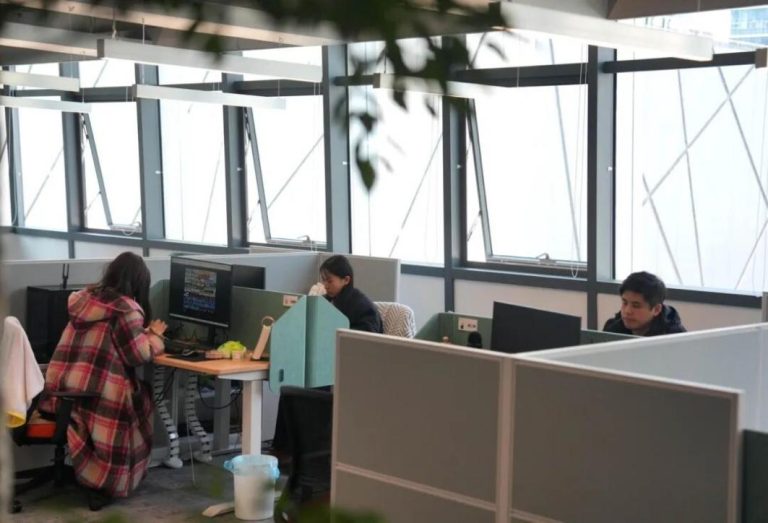 China sees surge in one-person companies in AI era