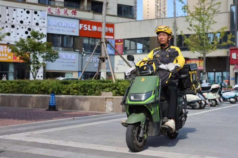 East China delivery rider redefines professional purpose