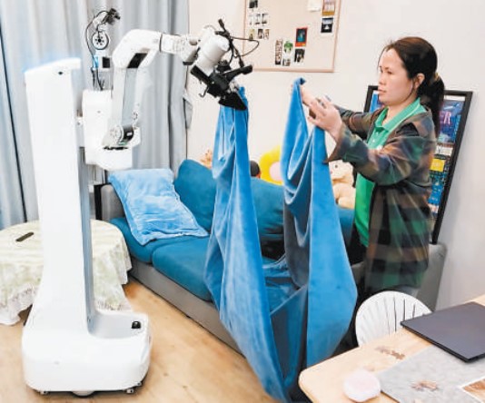 AI-powered cleaning robots team up with humans for home services