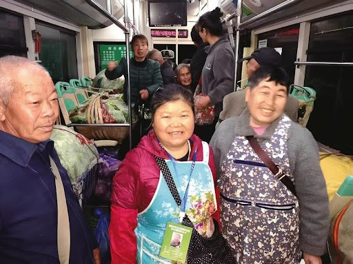 ‘Vegetable bus’ offers glimpse into China’s people-centered governance