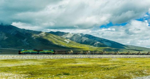 Twenty years on, the Qinghai-Xizang Railway continues to drive plateau development
