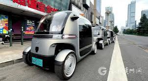 Driverless minibuses serve as mobile libraries in Guiyang, SW China